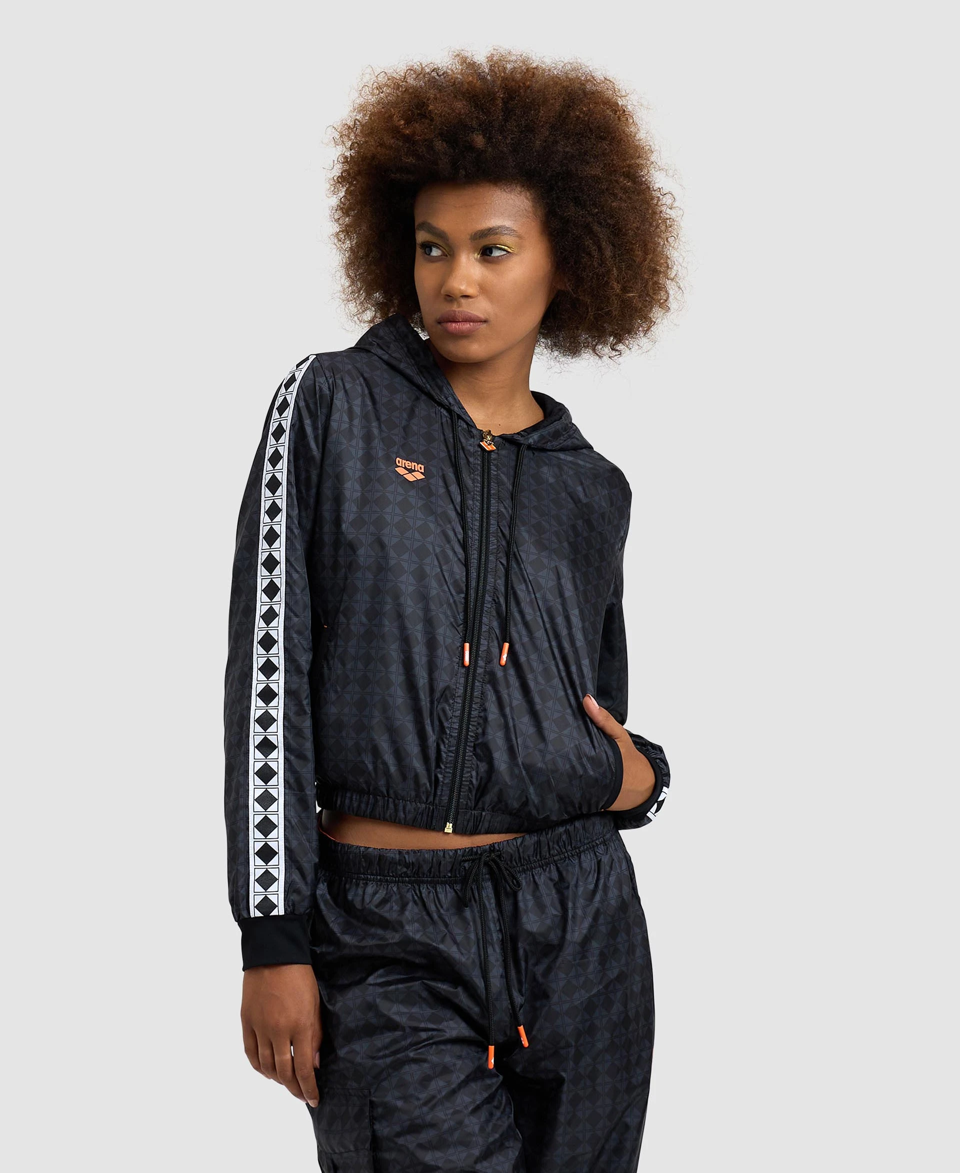 Giacca Corta Con Cappuccio Donna Arena 50° Nero 4 Giacca Corta Con Cappuccio Donna Arena 50° Nero - immagine 4